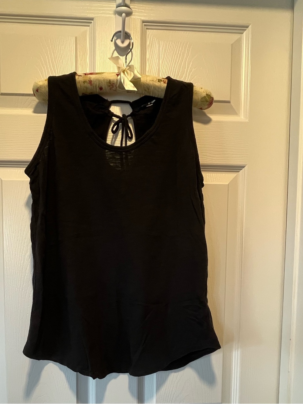 Old Navy Tank Top
Size: Medium Color: Black